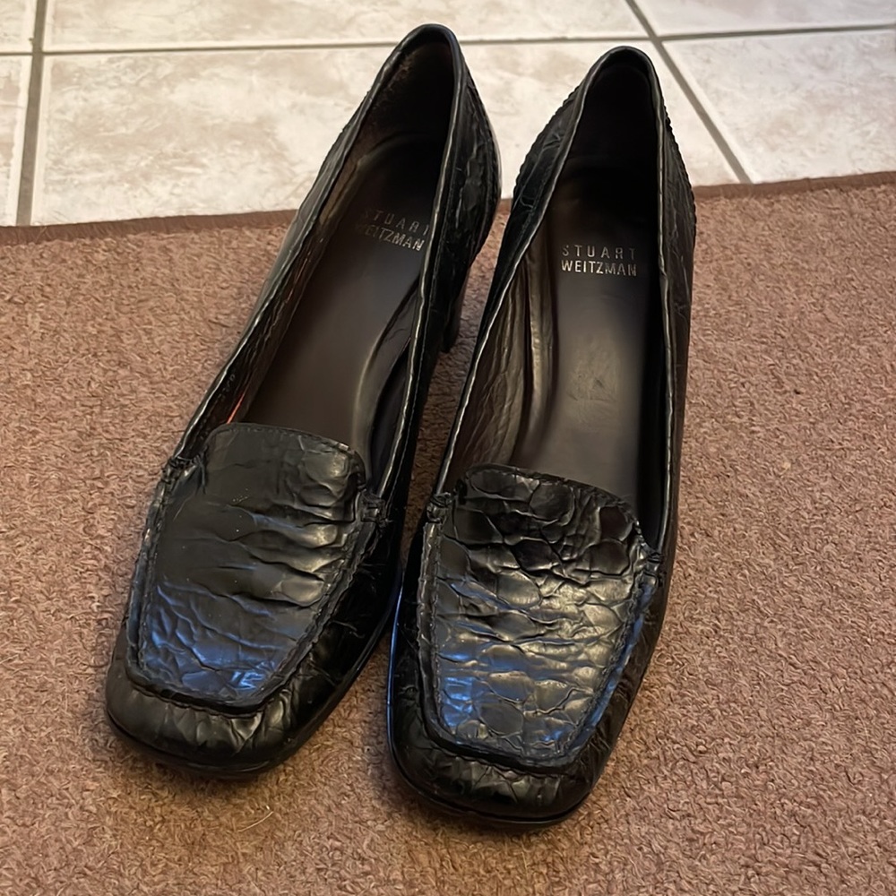 Black Croco Leather Stuart Weizman loafers dress shoes. Heels